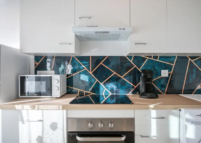 Castel 2 Au Centre De Gare Sncf *